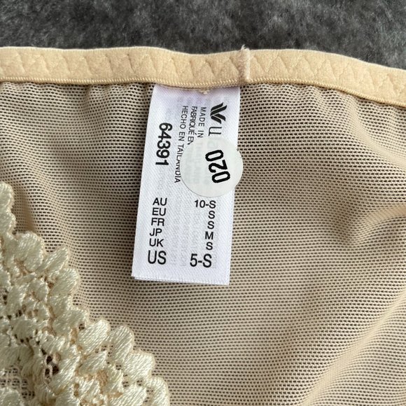 Never worn. Wacoal embrace lace chemise, bra and briefs set size 10 / small - Picture 6 of 13